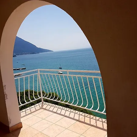 Lukic アパート *