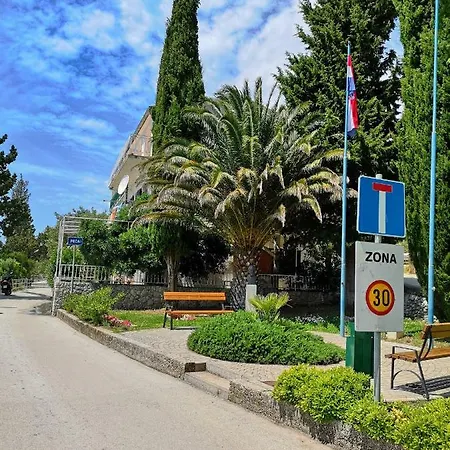 Lukic アパート ブリスト